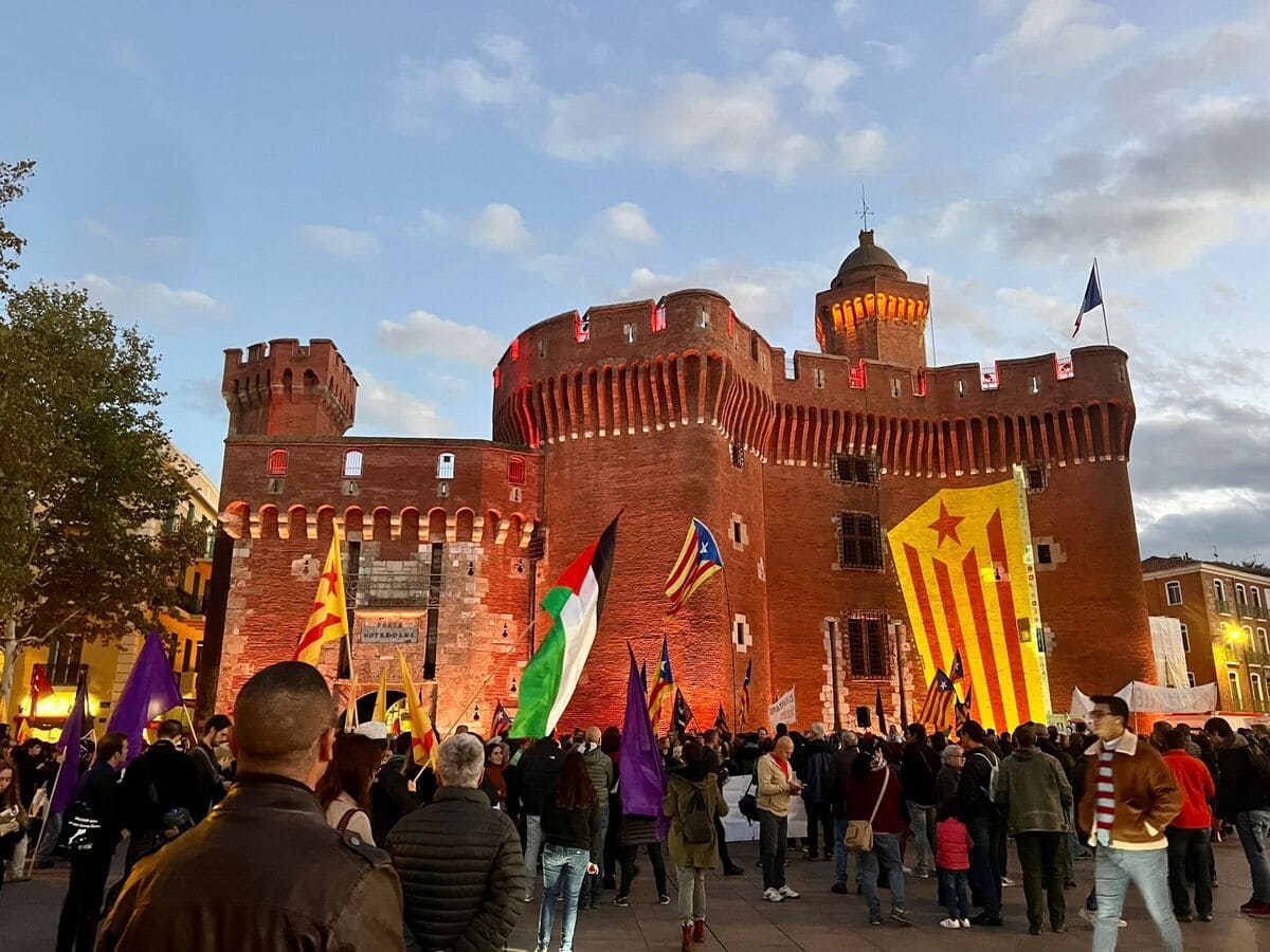 5 de juliol de 2023, acte de suport als eurodiputats Carles Puigdemont, Toni Comin i Clara Ponsatí davant la sentència del TGUE sobre la immunitat.