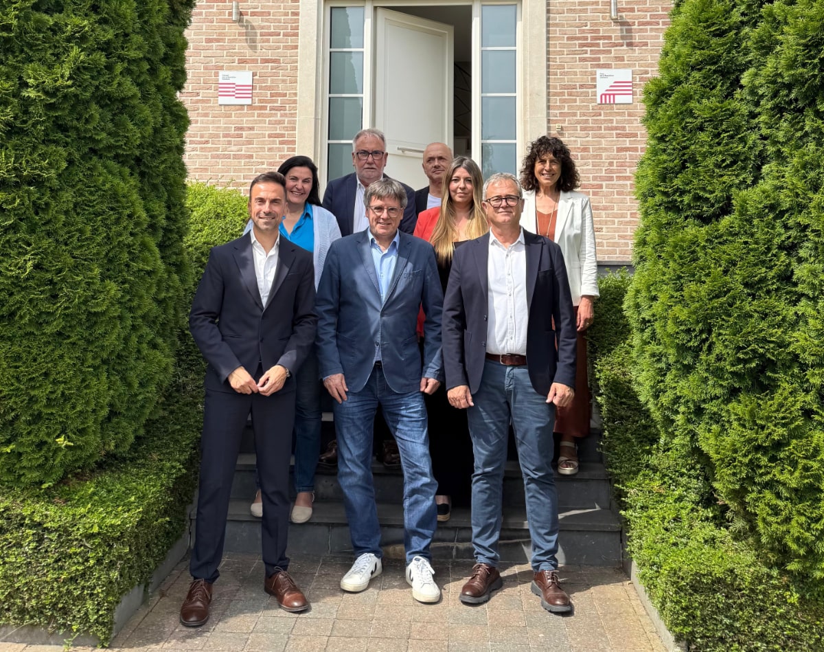 La nova Executiva de l’AMI visita el president Puigdemont a la Casa de la República
